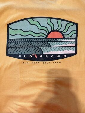 Flo Grown Graphic Tee - Sunset Shores Crest Tee. Size XL